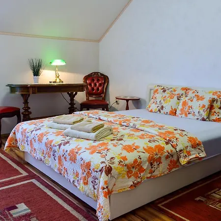 Harmonia Apartmanhaz * Eger