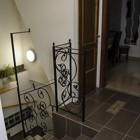 Harmonia Apartmanhaz * Eger